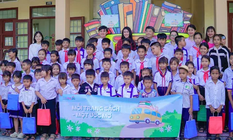 Học sinh tặng thư viện di động tại huyện miền núi Vân Canh lan tỏa tình yêu đọc sách