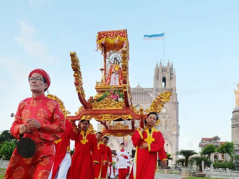 Tìm hiểu biểu tượng văn hóa truyền thống sử dụng trong nhà thờ Công giáo