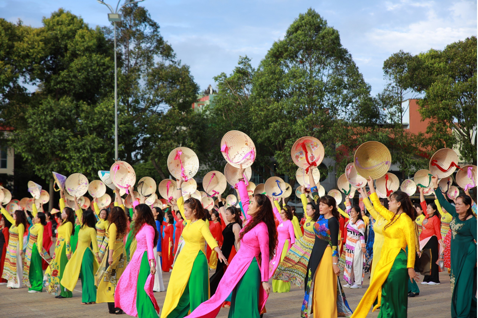 mat-clb-di-san-ao-dai-viet-nam2-1701055188.png