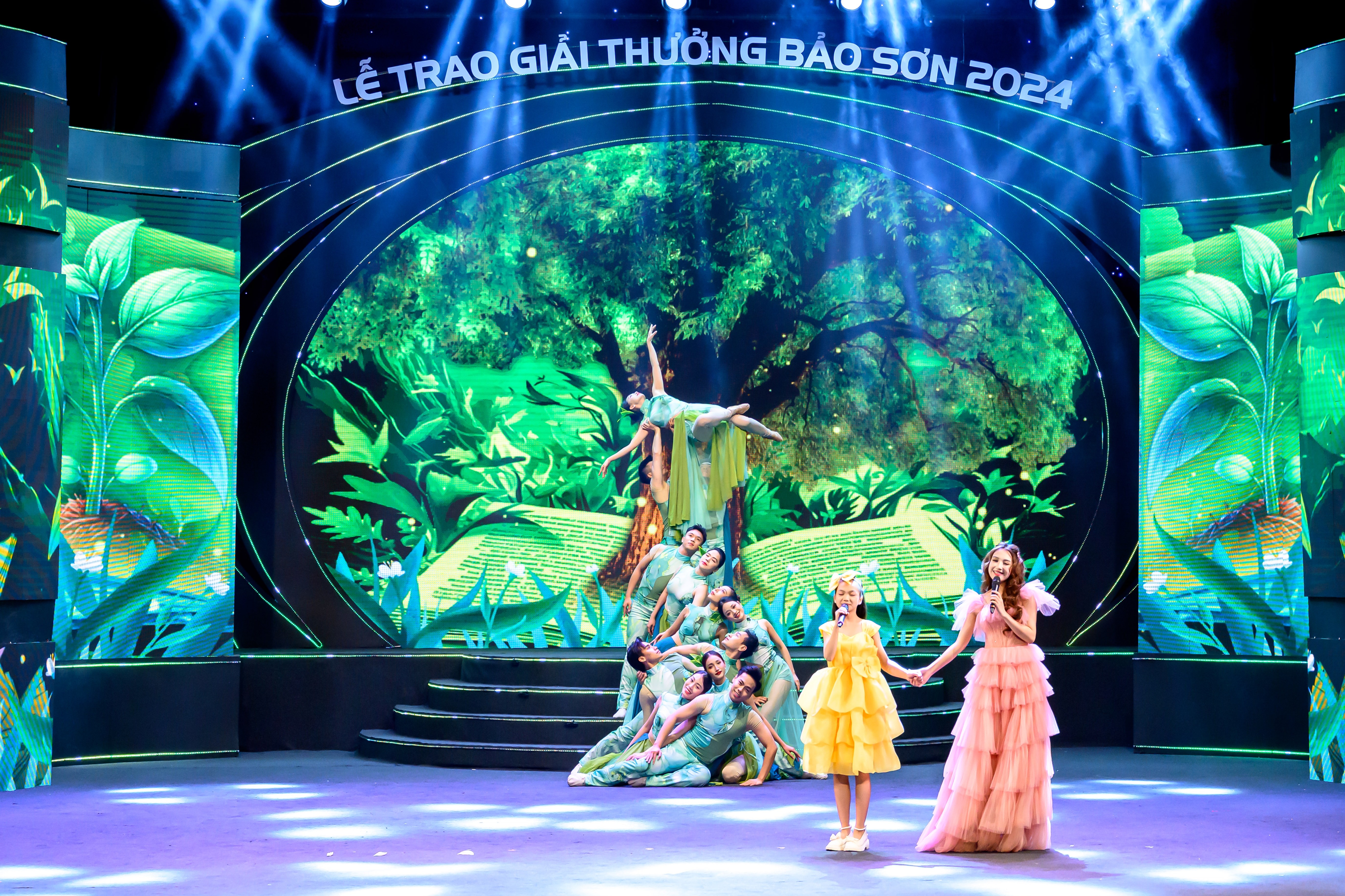 thu-thuy-hat-ngaeaei-gieo-mam-xanh-1747100701.JPG