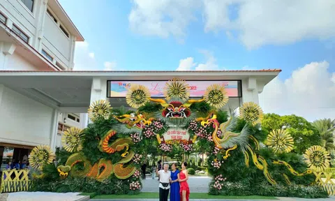 Cổng hoa cưới khủng nhất Việt Nam nhân ngày Quốc Khánh