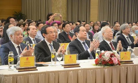 Xây dựng đội ngũ trí thức vững mạnh là trực tiếp nâng tầm trí tuệ của dân tộc