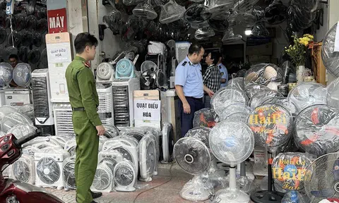 Ngăn chặn trục lợi trong kinh doanh thiết bị điện mùa cao điểm nắng nóng