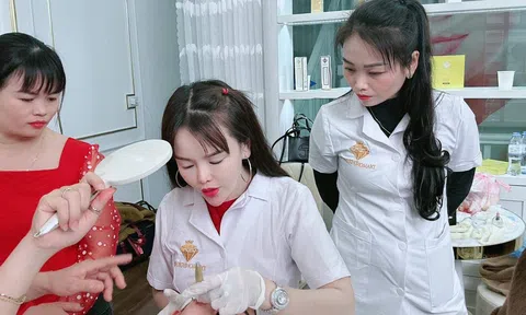 Á hậu Trúc Linh cập nhật phác đồ điều trị nám mới đưa vào Thẩm mỹ viện Ánh Quyên